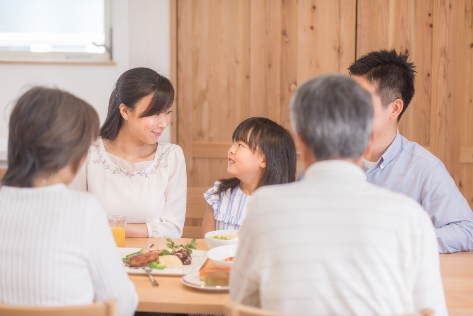 夕食中にお金の話をするとき、気まずくならない切り出し方