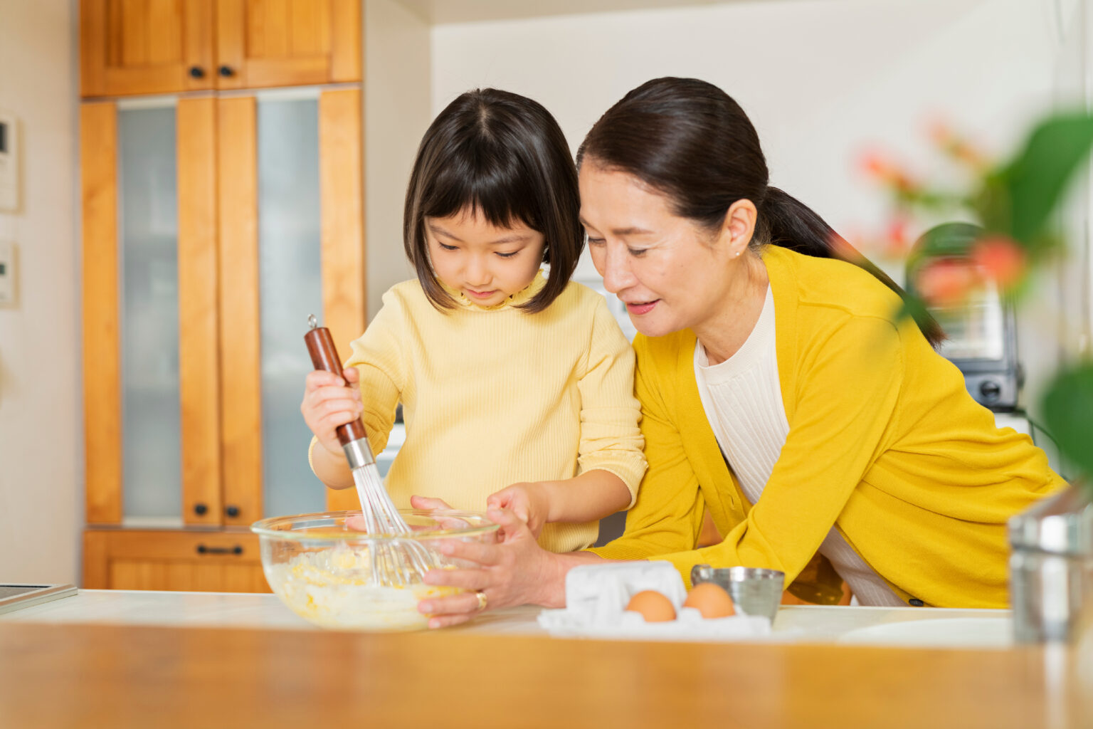 家事を“無料で手伝う”とき、子どもに何を学ばせたい？家族の一員として動く経験を先に育てる