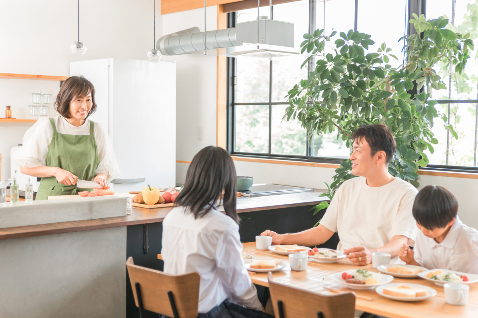子どもに投資の話をする曜日を決めると続けやすい？夕食後に少しだけ話す家庭ルール
